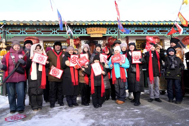 黑龙江黑河市爱辉区：中俄游客共品中国年味