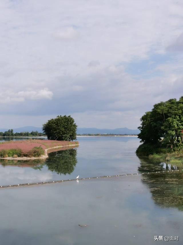 成德同城化 幅员2.6平方公里 集多功能 的广汉山水镇三星湖水色诱人