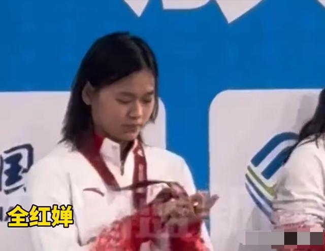 全红婵复出首秀夺冠	，退出单人赛原因曝光，两处细节惹人落泪