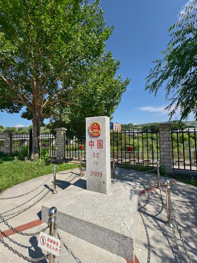 一桥跨两国，一眼望双城：长白口岸漫游记
