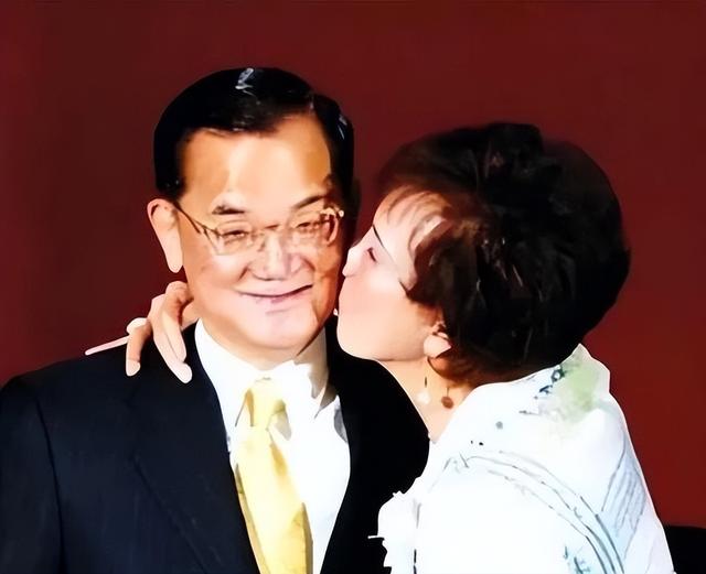 国民党主席妻子有多美？年仅19便在选美中夺魁，明艳动人气质出众