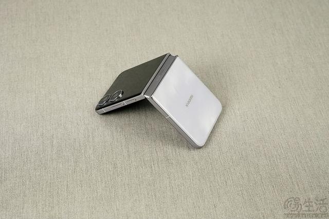 小米MIX Flip 2钻石限定版上市，颜值更为出彩
