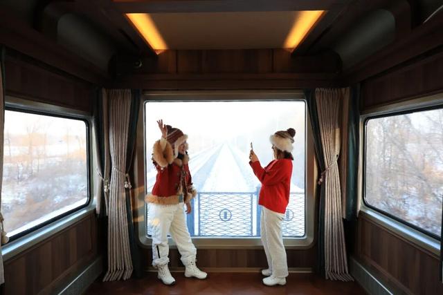 “哈尔滨”的移动城堡 尽享奢华！有观景天窗的豪华专列！