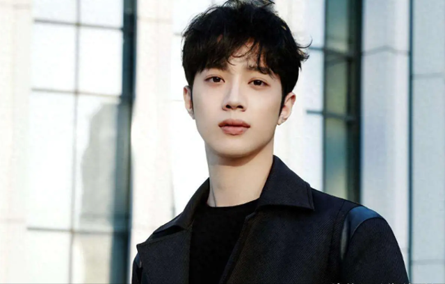 陪玩陪睡只是冰山一角，代孕	、陪客旅行、男星爆潜规则，个个荒唐