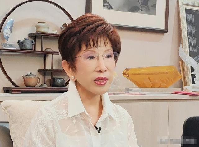 洪秀柱刚观礼完9·3阅兵，岛内支持度大反转，台当局矛头对准新北