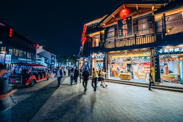 桨声灯影古运河，千年驿道焕新颜：夜泊南长记