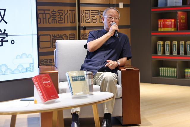 张圣洁在周末读书分享会上为大家纠正易错字 “天下第一易错字——冒”的正确写法是什么？