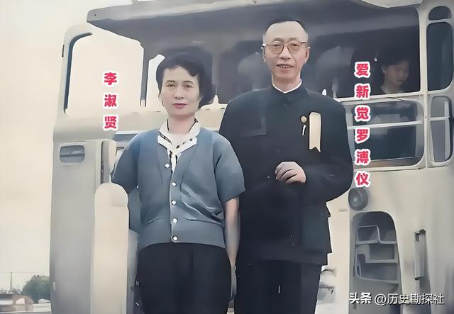 1924年溥仪被赶出紫禁城，在翊坤宫留影，寸头高筒皮靴，气质不凡