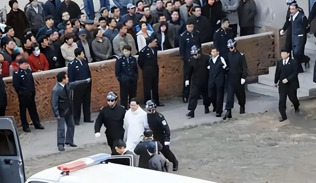 中国首位被注射死刑亿万富翁，临死前挣扎：我捐495亿，饶我一命