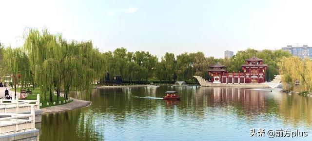 一池秋水作画屏 古典园林映画中