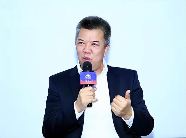 一语成谶！肖庆平自驾西藏遇意外，一生“抗风险”却没躲过这一次