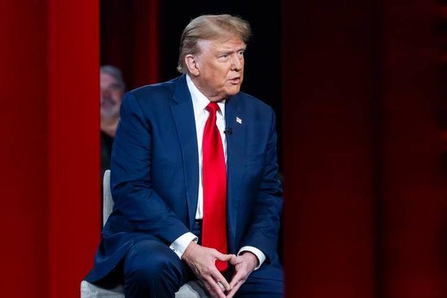 美军连夜通告全球，特朗普想通了：对中国不能来硬的，对华策略出现新变化