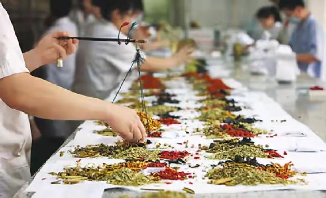 大量日本游客涌入北京，打着旅游幌子不去旅游不吃美食，为啥来？