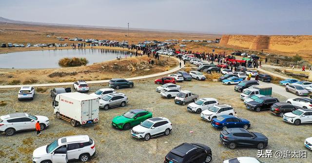 初冬，古城迎来西行客