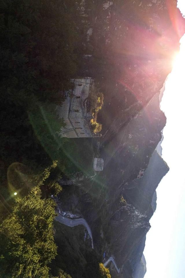 长城一号旅游公路：在秋日斑斓间，赴一场历史与自然的约会