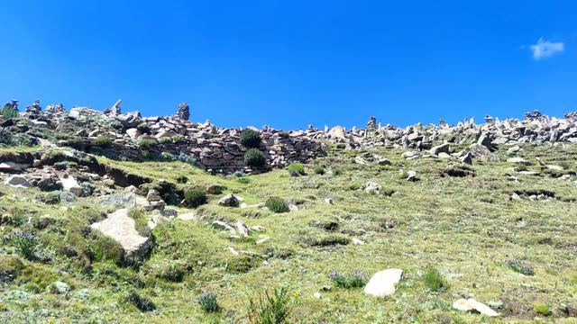 爬拉萨哲蚌寺后山，从海拔3600米到山顶5300米，上下20公里