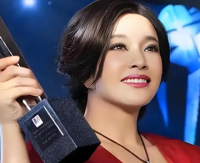 钱再多有什么用？75岁的"风流妖精"刘晓庆，已经走上另一条道路