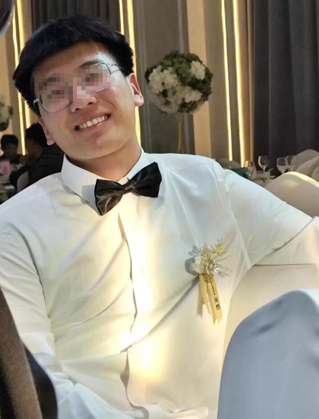 江苏高三男生被邻居冲撞致死案开庭，死者家属：两家曾因小事发生冲突，被拘期间嫌犯向“狱友”表示......