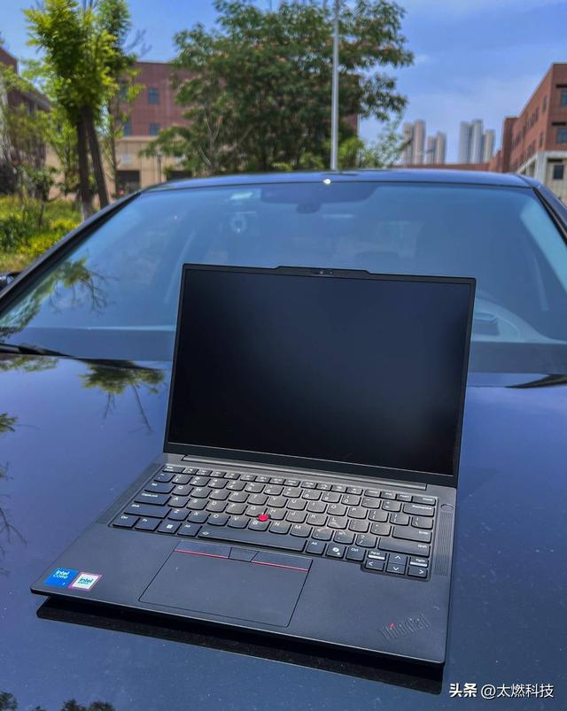 ThinkPad E14 2025超能版商务笔记本测评：焕然一新，全能实力派