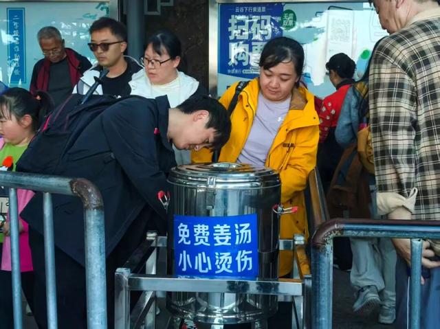 黄山首场雾凇已上线！冬日限定皮肤等你来看！| 皖美冬日 | 第十五届安徽国际文化旅游节