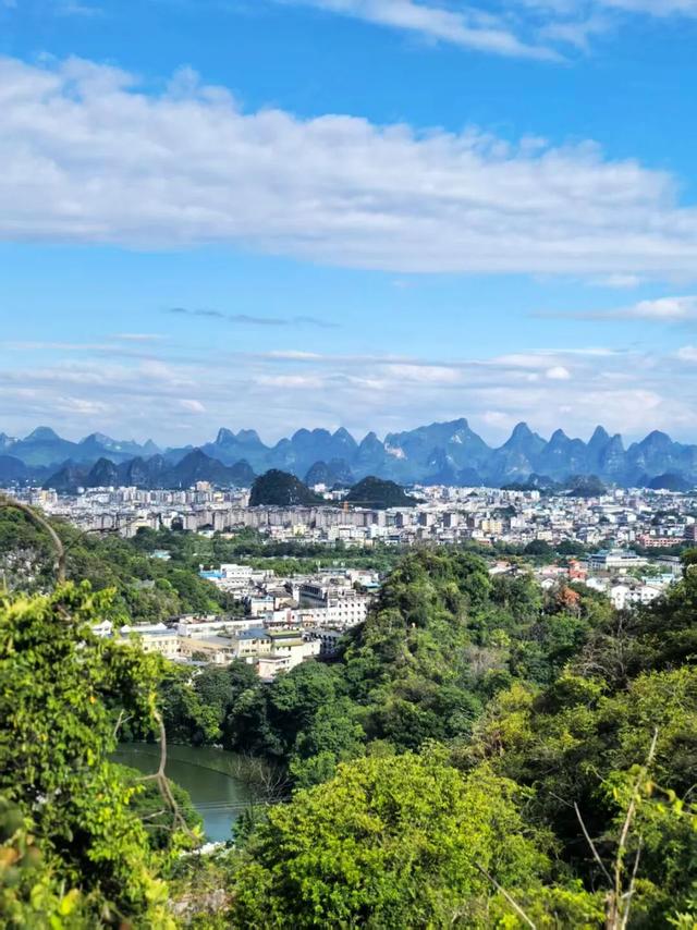 桂林：登峰尽赏满城秋！