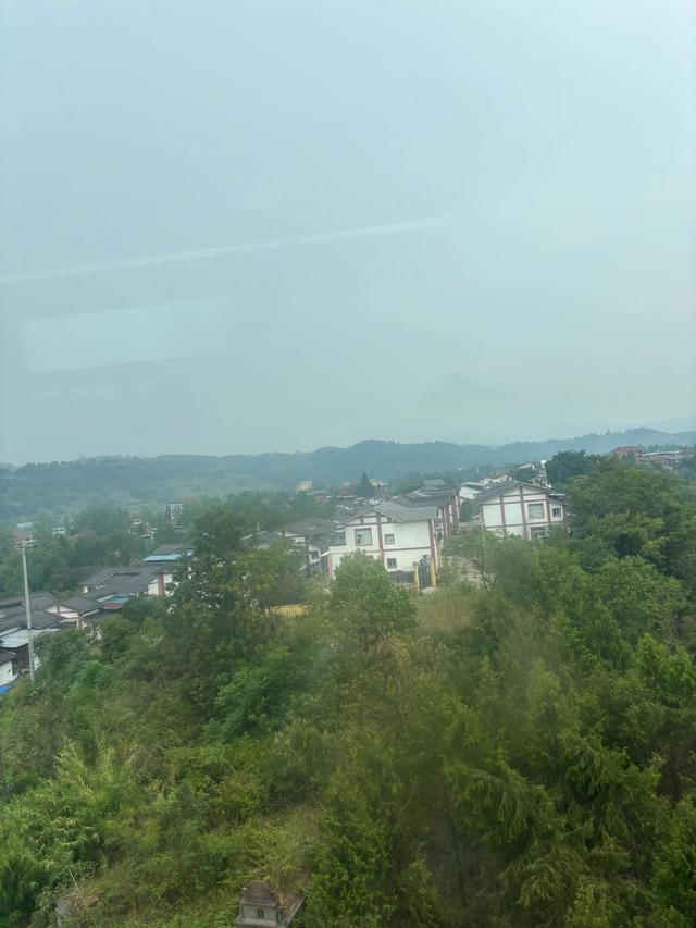 七言·坐车赏千山