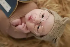 自检一下，宝宝若有这4个特征，发育已经落后，莫大意！图片