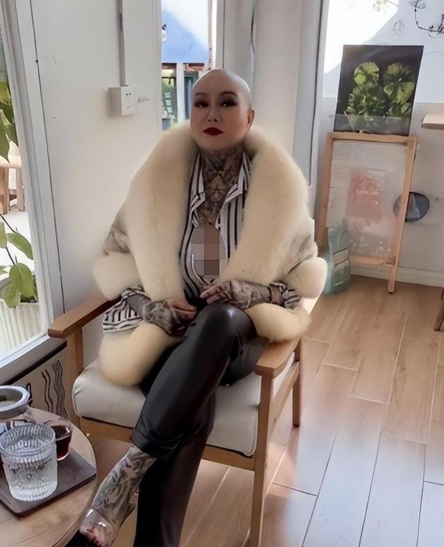 浙江女富豪冯萍：谁要娶我，我就送他一台宾利，如今怎么样了？