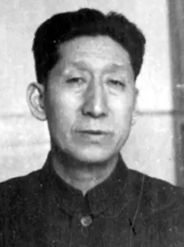 他曾担任青海省委书记，1966年被停职，1978年担任甘肃省委书记