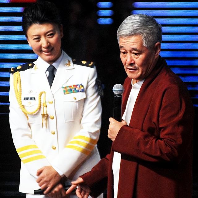 闫学晶认怂道歉不到24小时，担心一幕还是发生了，舆论反扑更猛烈