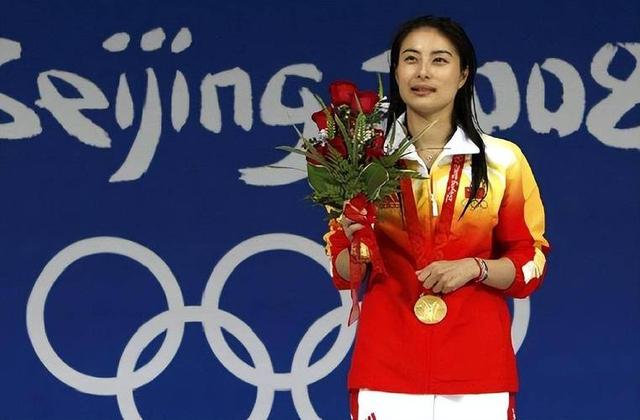 结婚13年，44岁郭晶晶再次迎来喜讯，官媒发文，终于等到这一天