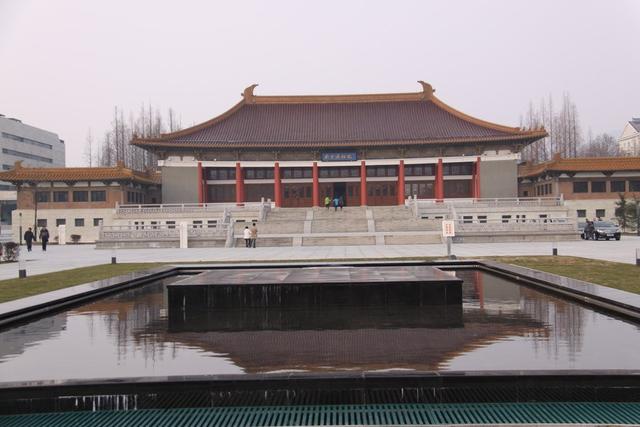 捐赠文物现身拍卖会，起拍价高达8800万，博物院为何不敢说实话？