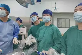 奇葩！一女孩婚检后变男孩，老婆变兄弟：网友炸锅图片