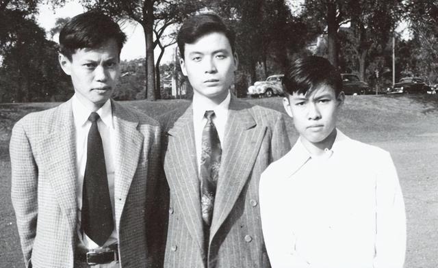 18年，杨振宁儿女从美国来看望父亲与翁帆，一家人在三峡其乐融融