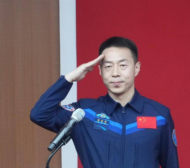 央视披露!神舟十九号出舱意外,蔡旭哲称情况危险,出舱风险有多大