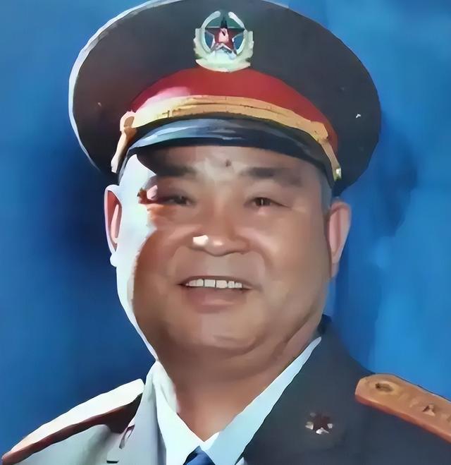 成都军区副司令，在西藏视察时遇难，享年63岁，司令员因此被免职