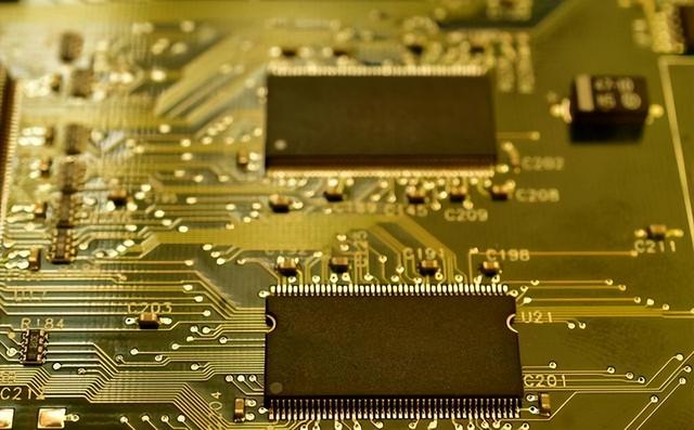中国用不了！日本芯片技术突破：全新蚀刻技术支持400层堆叠