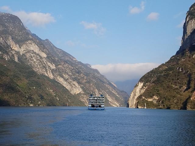 鄂渝行第四天（上）：小红船换小白船，从巫山到巴东