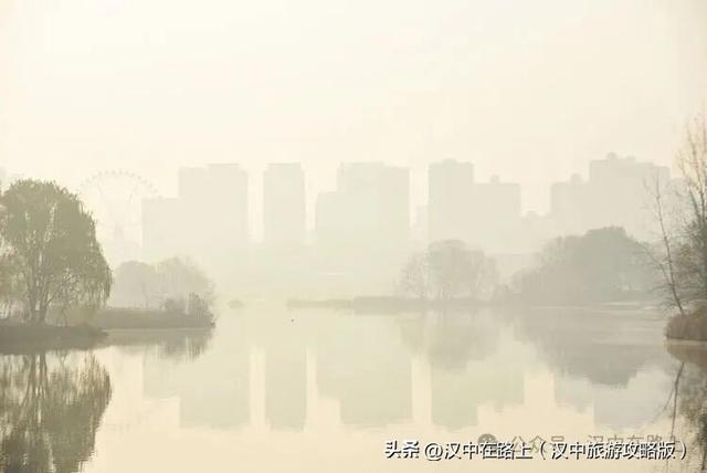 汉中汉江湿地晨景绝了！薄雾锁江，鸟戏江波，宛如仙境！