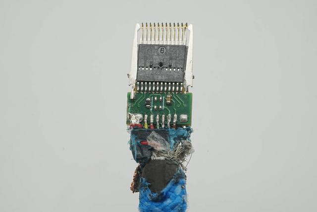 兼顾240W快充和40Gbps高速传输，异泽磁吸编织数据线拆解