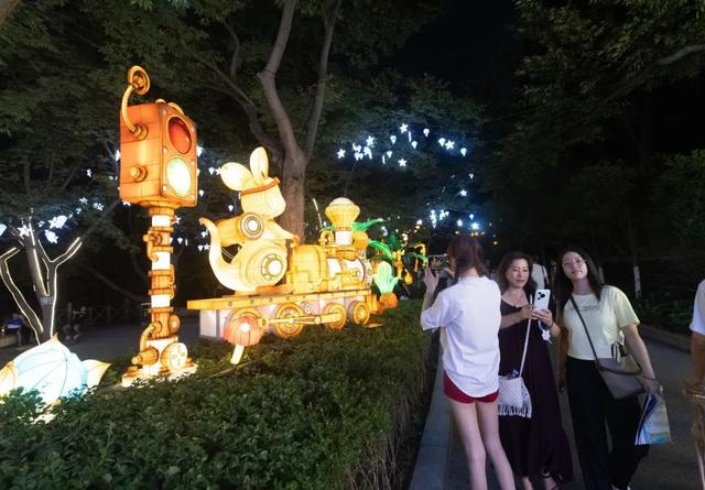 40年记忆焕新！北方最大灯会回归，20万人“追光”青岛夏夜