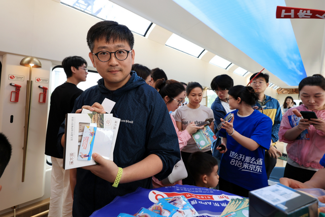 京东打造首条“惠民数字专列” 政企联动激活京津冀周末经济新引擎