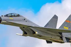 南海上空，2架歼11遭4架外机挑衅，被敌机火控雷达锁定图片