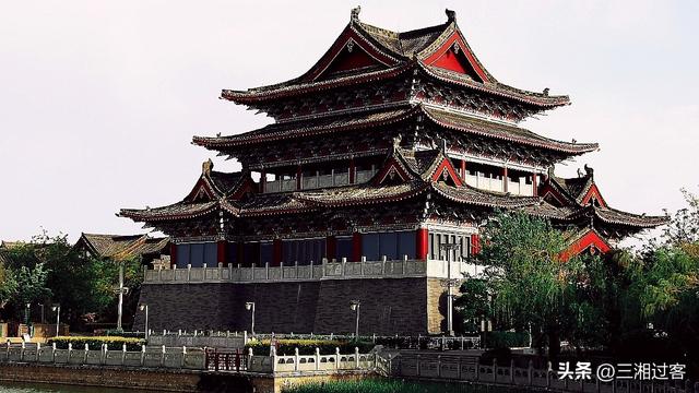 被《水浒传》抹黑的北宋权臣：高俅不只会踢球，童贯才是灭国推手