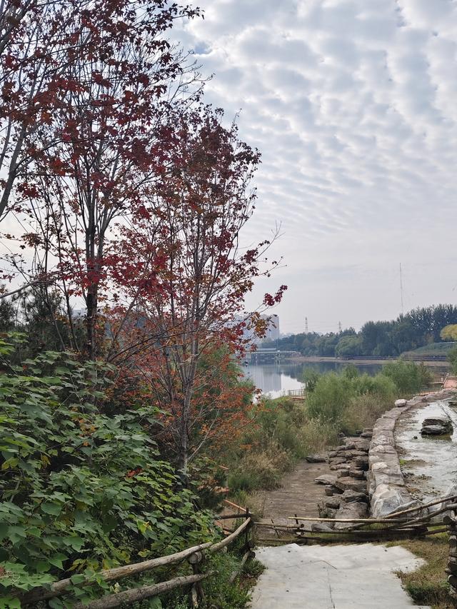徒步穿越西流湖，赏秋正当时