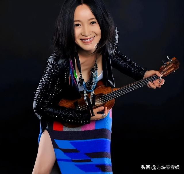 她连上5次春晚，私下却和恩师同居怀孕被骗流产，今57岁依然单身