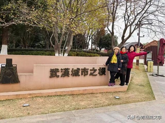 盘龙悠远银杏黄 水中学友情谊长