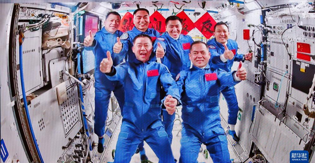 美军刚发出威胁，神舟二十号就疑遭撞击，中国为这一天已准备多年