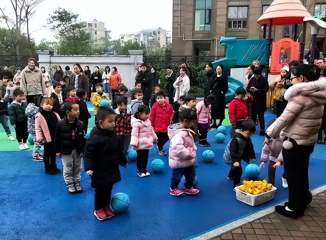 安徽小伙到日本开餐厅年入百万，娶小7岁美娇妻，定居日本23年