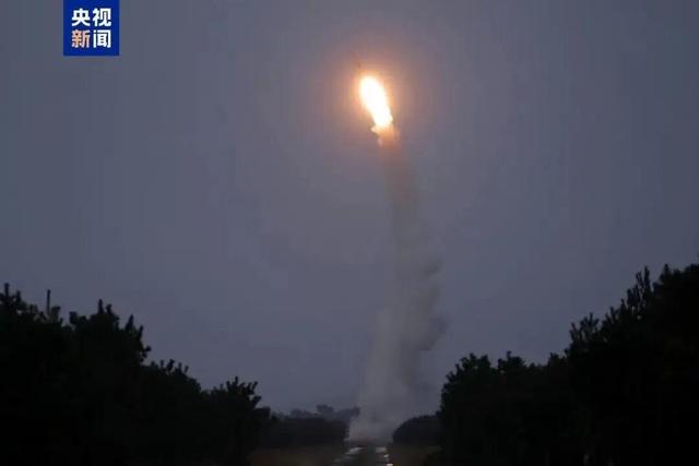 收到普京电文后，金正恩下铁令，导弹瞄准日本海，解放军强援已到